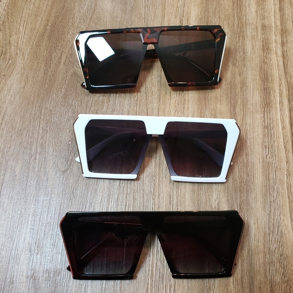 HSITC Accessories - 💥💥I SEE YOU LOOKING!💥💥